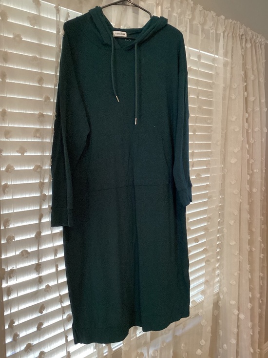 Dresses & Skirts - NUGGLES Women’s Medium Hoodie Dress